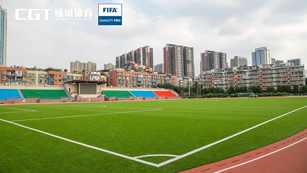 中小学操场人造草坪和天然草坪比有什么优势?